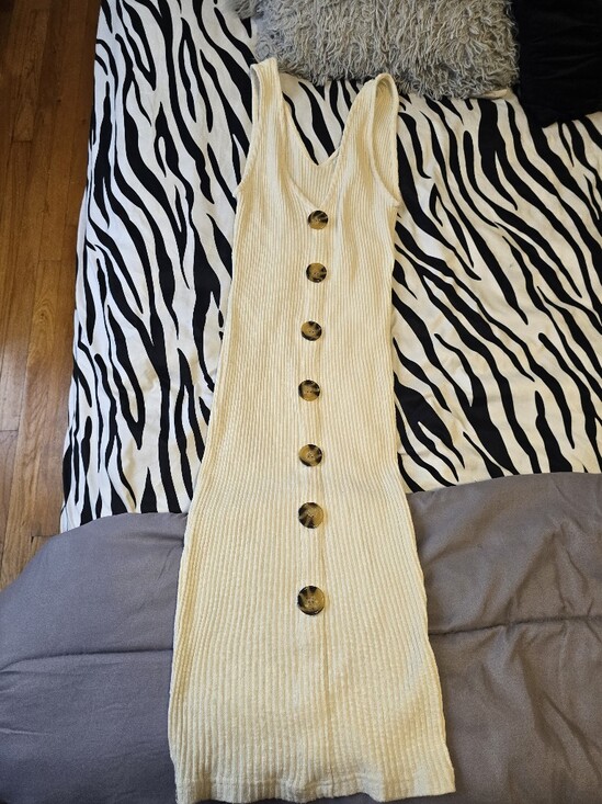 Forever 21 Dresses & Skirts - Forever 21 Cream Ribbed Midi Dress with Tortoiseshell Buttons